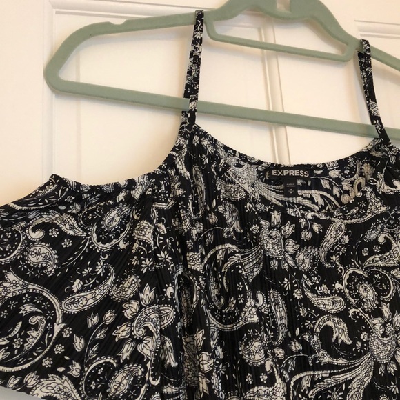 Cold shoulder tank top black and white paisley - Picture 4 of 4
